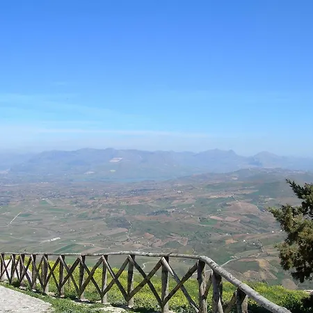 Cielo D'alcamo Hostel *
